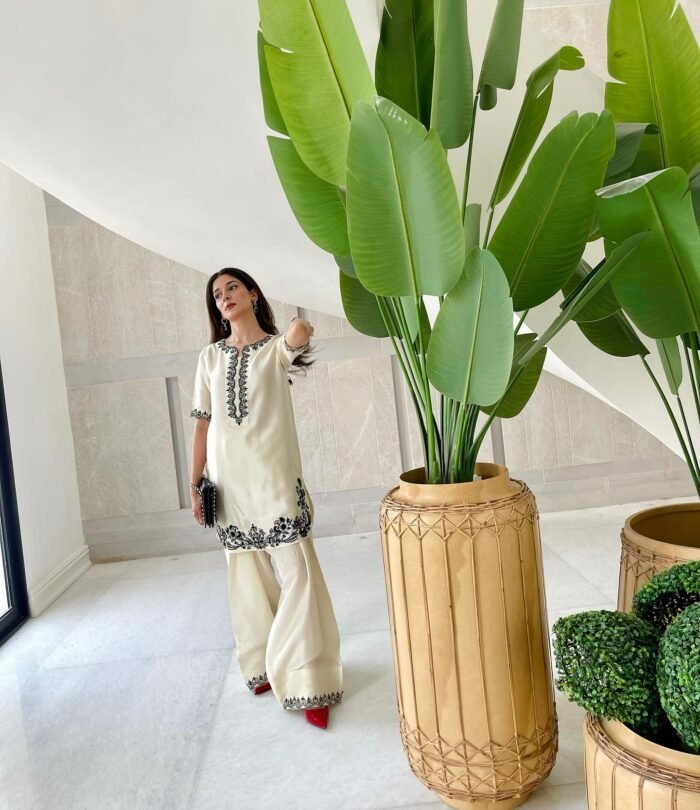 AISH WHITE - AishOfficial