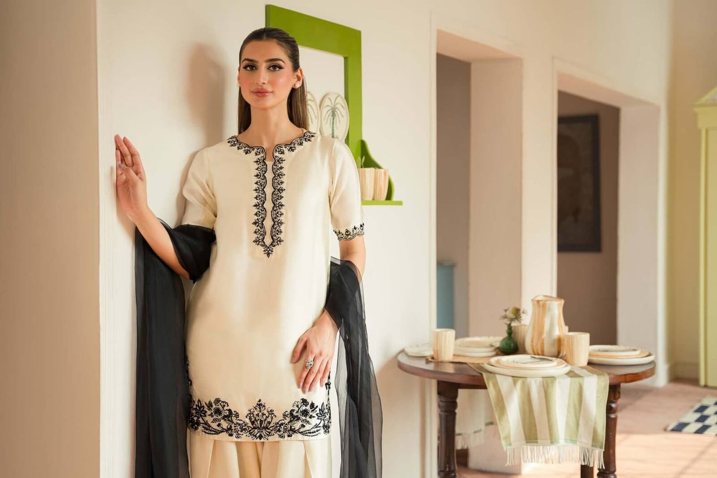 AISH WHITE - AishOfficial