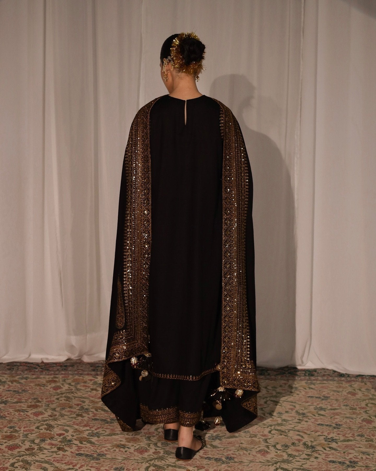 BLACK - Gold - AishOfficial