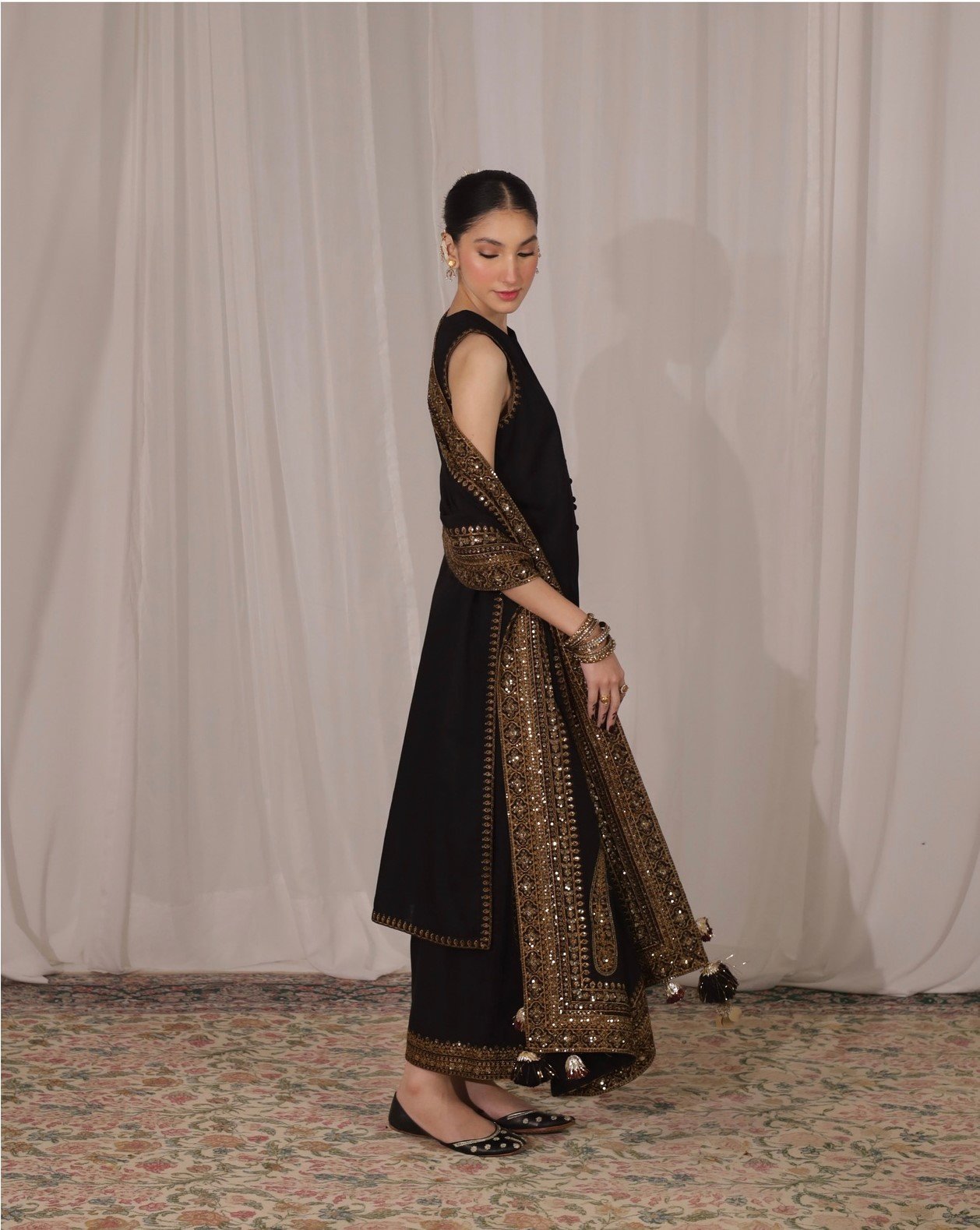 BLACK - Gold - AishOfficial