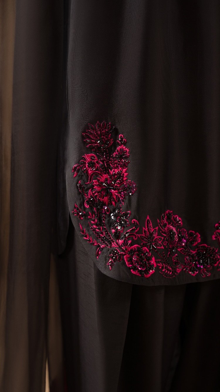 BLACK - Rose - AishOfficial