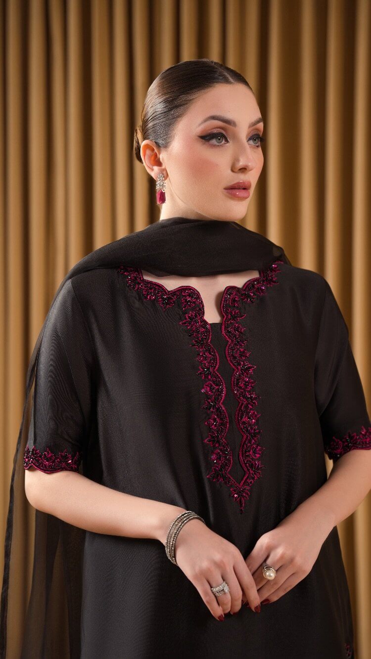 BLACK - Rose - AishOfficial