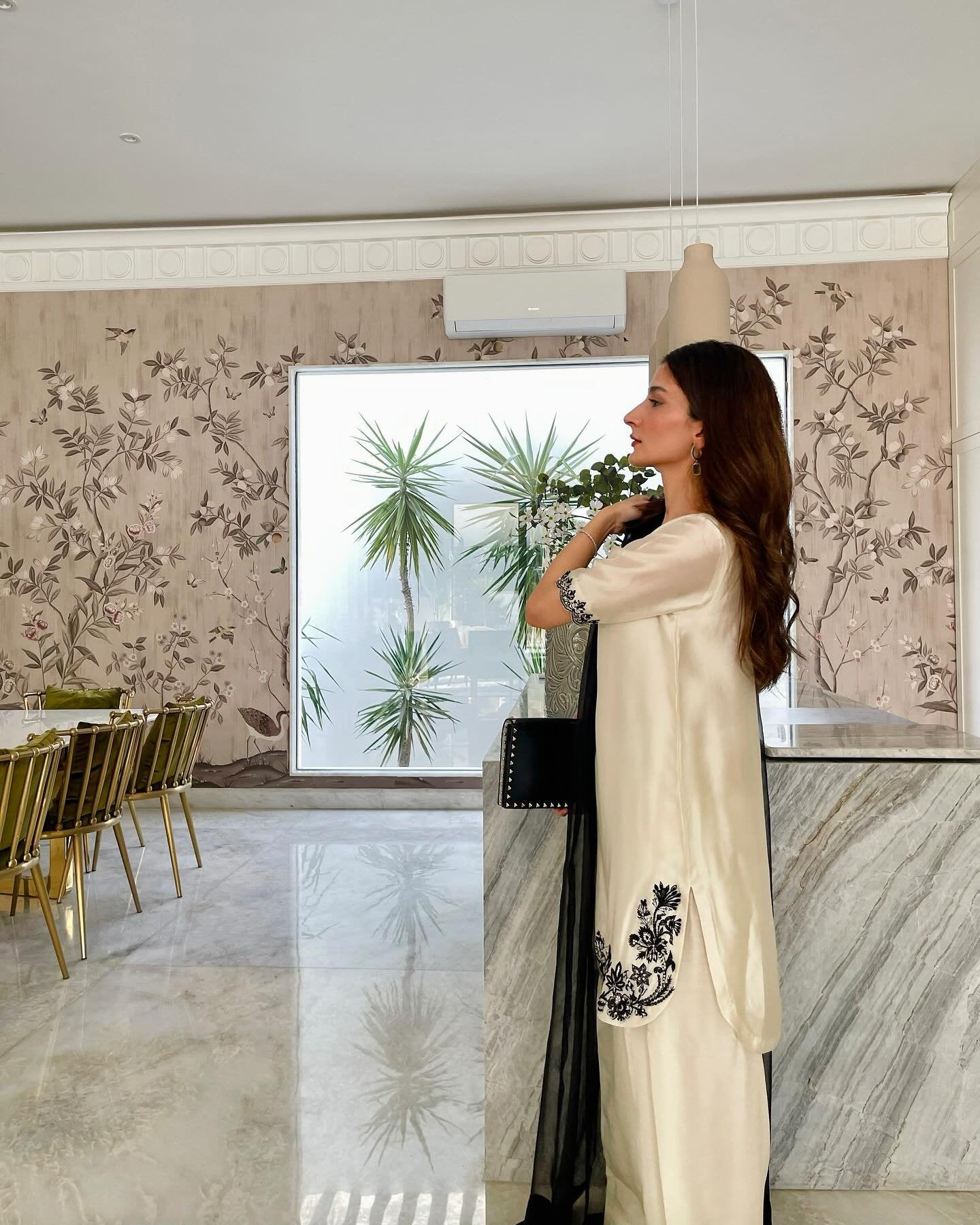 AISH WHITE