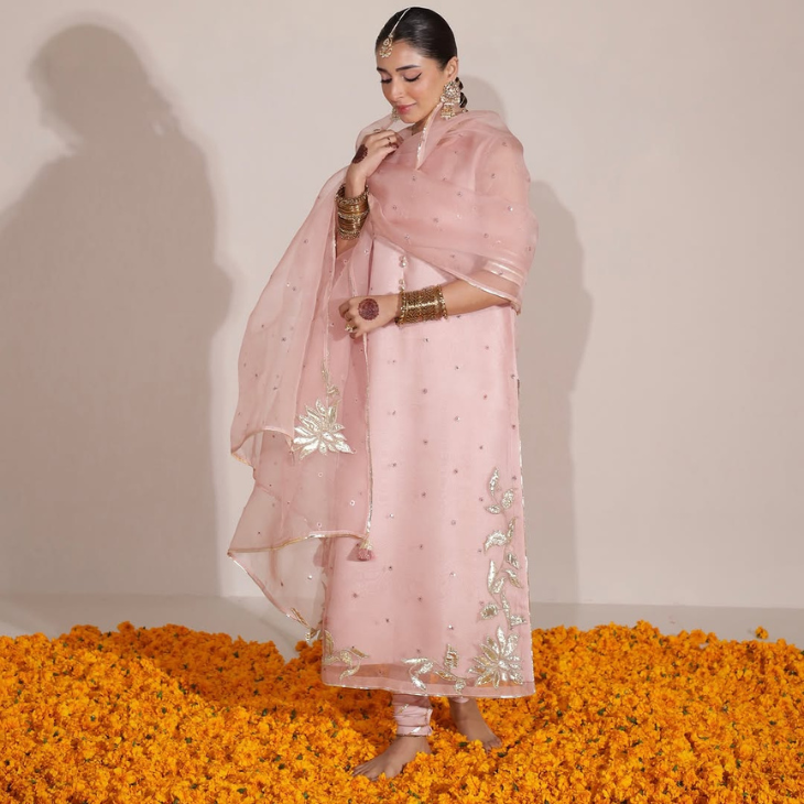 BLUSH PINK