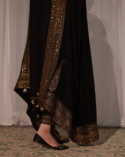 BLACK - Gold - AishOfficial